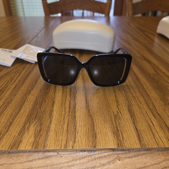 New Michael Kors Black Sunglasses - Picture 4 of 5